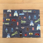 ランチョンマット  30×40センチ   昆虫☆グレー(裏地なし)　✨