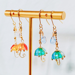 雨の日も晴れの日も楽しめる♪揺れる傘モチーフイヤリング【レジン】