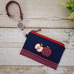 ファミリアチェック刺繍カードケース
