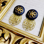アンティーク花ボタンピアス