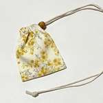 ミニ巾着袋　ペンダント　アクセサリー入れ　パワーストーン入れ　お守り袋　お薬入れ　ミモザ　生成り
