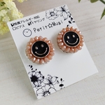081 笑顔のニコちゃんイヤリング ビーズ刺繍 金属アレルギー対応  アンティーク風 大人可愛い ブラウン 茶色 軽い 軽量 スマイル
