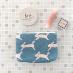 □ run run run コスメポーチ　ミナペルホネン の刺繍生地 mina perhonen  うさぎ　ブルー　裏地　forest wave