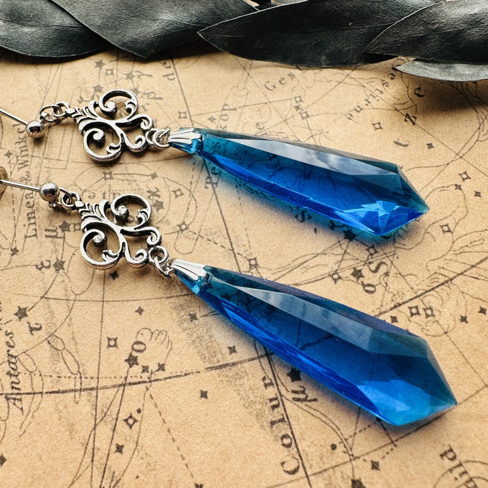 再販×56 ドイツ製 ロイヤルブルー ヴィンテージアクリル ピアス 