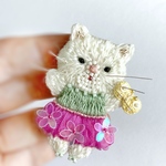 ④春のおともだちブローチ⭐︎ブローチ 刺繍ブローチ ビーズ　猫