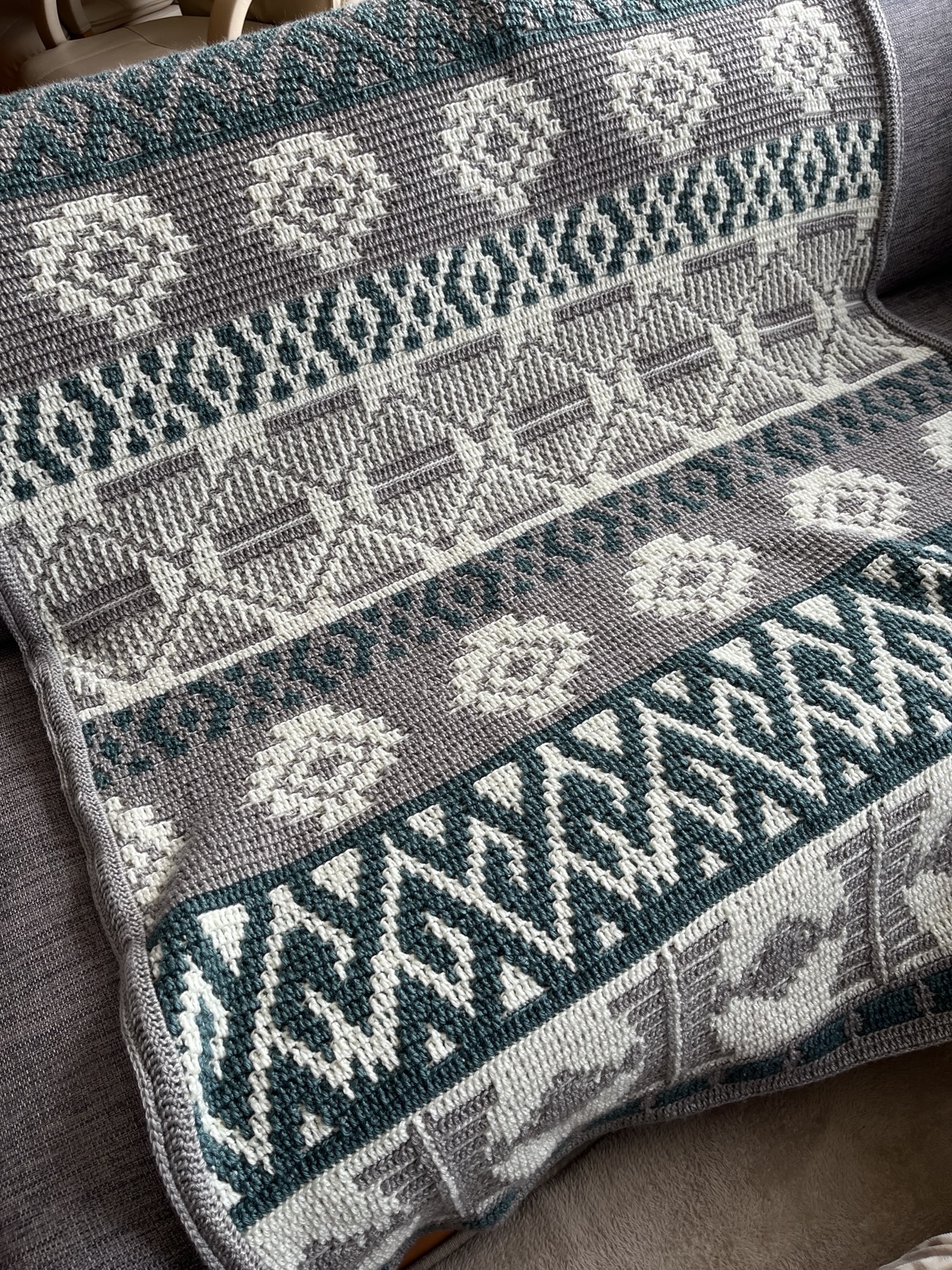 モザイク編みのブランケット ブルー×オフホワイト - KAO-510'S