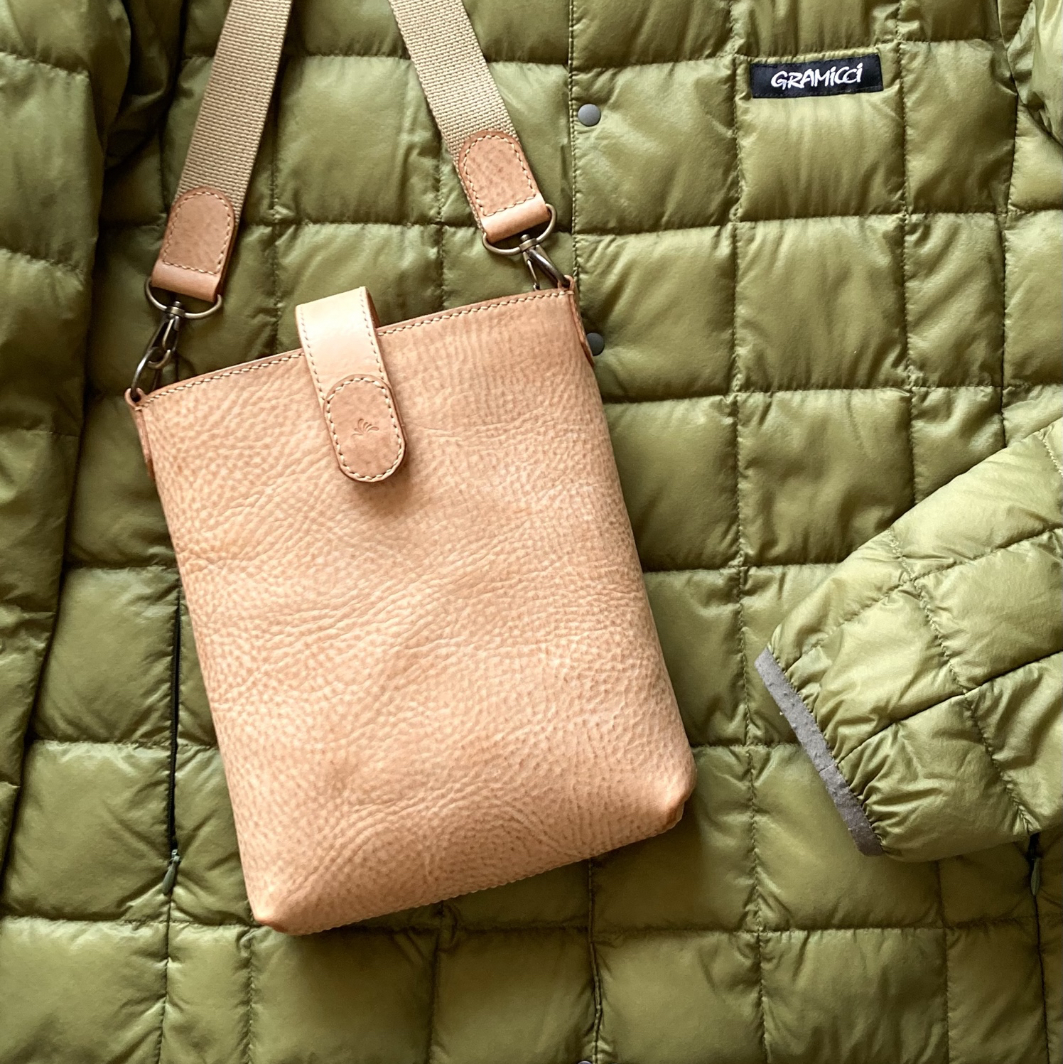 【旧仕様】LONA NEBRASKA 限定色オリーブ　サコッシュM 60/40クラシックワイドボトムサコッシュ | SIERRA DESIGNS