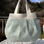 ミント色（再販）トートバッグ　マーガレット刺繍生地　刺繍生地　スモーキーミント色　パステルカラー　プレゼント　ギフト