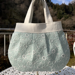 ミント色（再販）トートバッグ　マーガレット刺繍生地　刺繍生地　スモーキーミント色　パステルカラー　プレゼント　ギフト