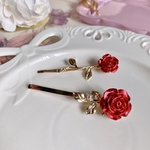 2点セット 赤い薔薇バラとメタリックの枝葉のヘアピンセット～ローズ レッド