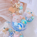 星空のパフェキーホルダー　フェイクフード　ハンドメイドレジン　キーホルダー　パフェ　星空　ブルー