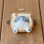 《2/22am9:00~販売開始》ミニ♪猫パンにハマったサバ白スコティッシュさんのブローチ　羊毛フェルト　猫の日