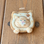 《2/22am9:00~販売開始》ミニ♪猫パンにハマった茶トラ猫さんのブローチ　羊毛フェルト　猫の日