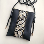 再販8✳︎ インド刺繍リボンが目を惹くスマホポシェット　スマホショルダーバッグ　ファスナータイプ　スマホポーチ