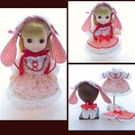 メルちゃんサイズ　垂れ耳ヘッドドレス　レトロ女の子柄　赤チェック　フリフリコーデ４点セット　エプロン　編み上げリボン　ソランちゃん　レミンちゃん　コルネちゃんサイズ　ゴスロリ ロリータ 　着せ替え　服