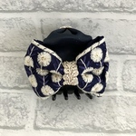 3/25まで送料無料♪インド刺繍リボンのバンスクリップ 小さめ 花柄 ドット ネイビー