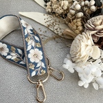  ハンドストラップ　インド刺繍リボン　スマホストラップ　シックブルー