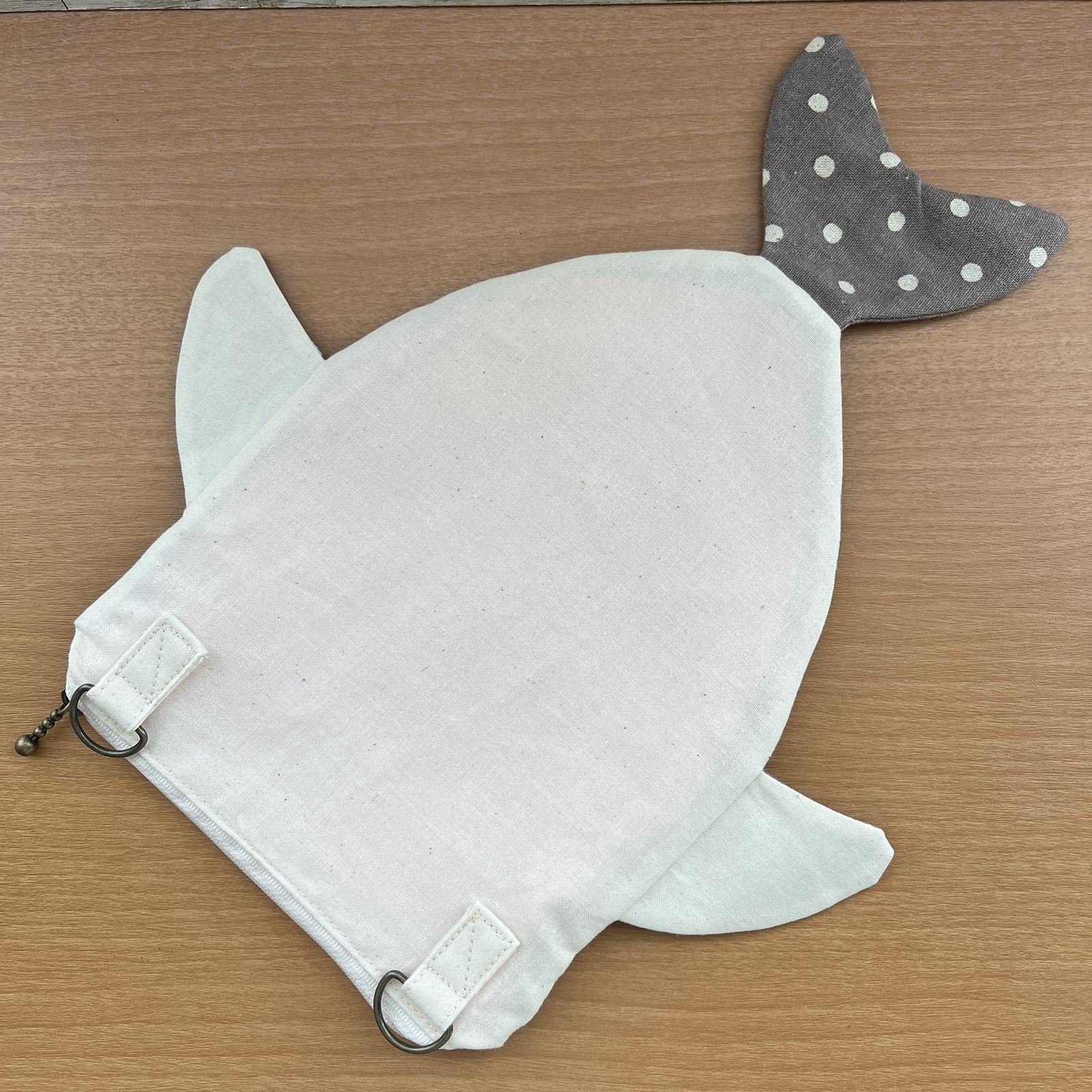 ハンドメイド︎ジンベイポーチ　グレー ジンベイザメポーチ クジラポーチ サメポーチ 型紙 くじらポーチの通販