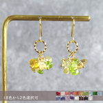 【18色から2色選べる】バイカラーさざれ石が揺れるツイストピアス【天然石】