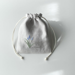 ムスカリの手刺繍　リネンの巾着