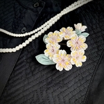 絹でできた桜のリースブローチ　卒業式　入学式