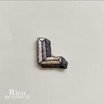 カラフルブロック文字のアルファベット（L）モノトーン・イニシャル手刺繍アイロンワッペン