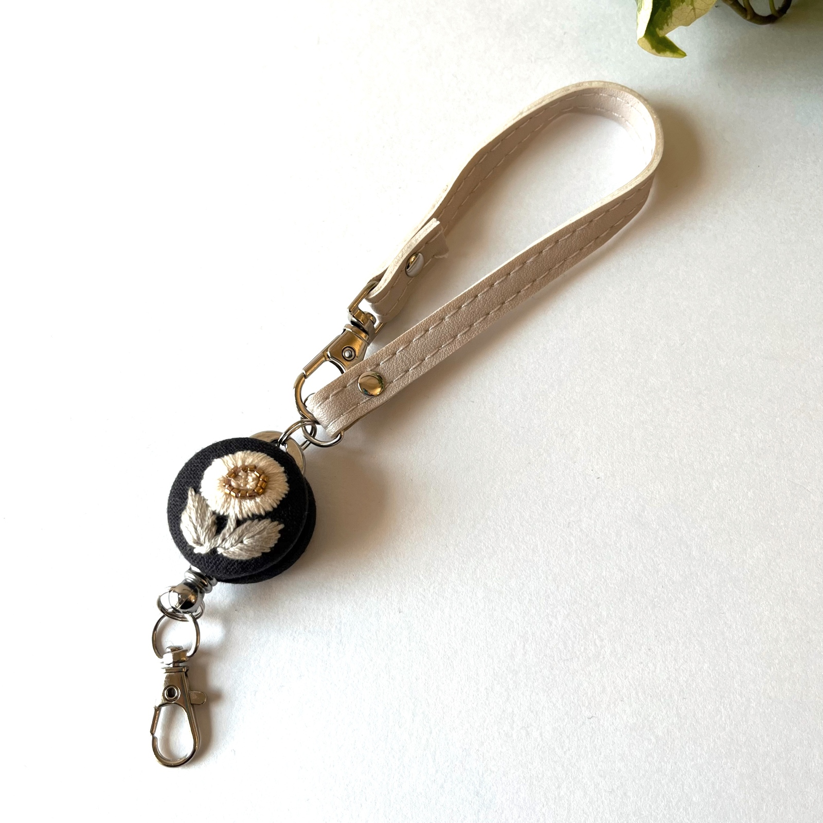 ❁hAnafany❁(専用)55mm くるみボタン　鳥刺繍 ❁hAnafany❁(専用) くるみボタン 鳥刺繍 ❁hAnafany❁(専用