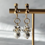 コットンパールとクリアビーズフラワーの上品イヤリング｜華やか＆大人可愛い　卒業式