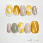 💛ふんわりミモザネイル 　/ミモザ 黄色ネイル イエローネイル 黄色 春 手描きフラワー お花ネイル 大人可愛い 春ネイル 小花ネイル フラワー ミラーネイル 手描き