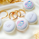 プレゼントにおすすめ✨イニシャル♡ マタニティマーク　マタニティキーホルダー　名入り　またにてぃ　妊娠祝い　妊婦　お腹にあかちゃんがいます　妊娠報告　シンプル　パール　花柄　かわいい