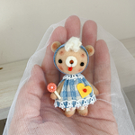 キャンディを持ったクマさん
