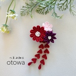 つまみ細工　花３輪藤下がりつき髪飾り　七五三　卒業式　紅色