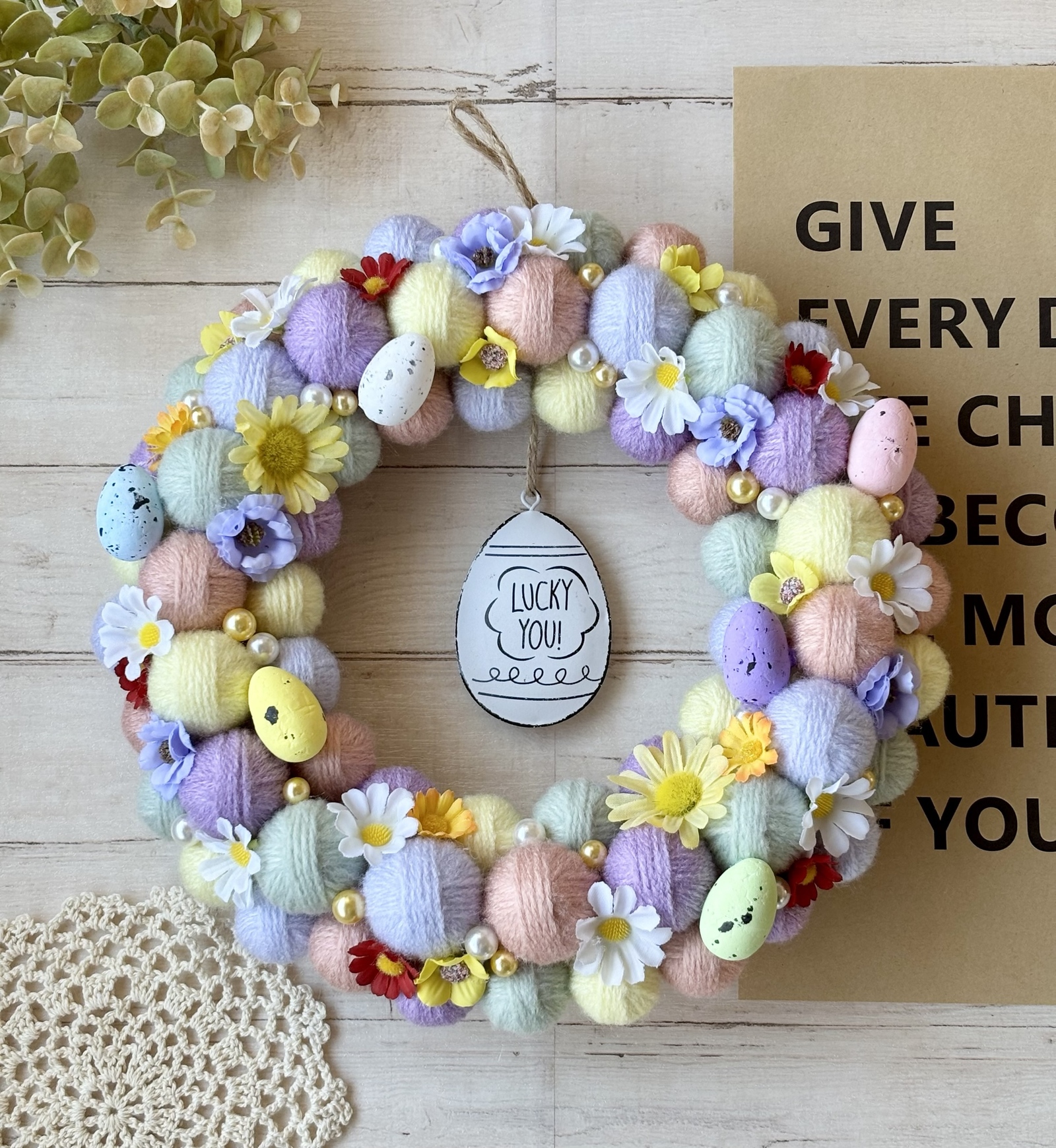 DIY】ダイソーの商品だけで出来る♡毛糸玉リースの作り方 / Yarn