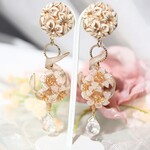 高貴なユリのピアス/イヤリング