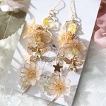 ミツバチの寄り道　カモミールのピアス/イヤリング