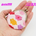「secondemos様のご注文品」☆気持ち華やぐがま口バッグチャーム☆(ミニ）（口金5センチ)（こぶた）