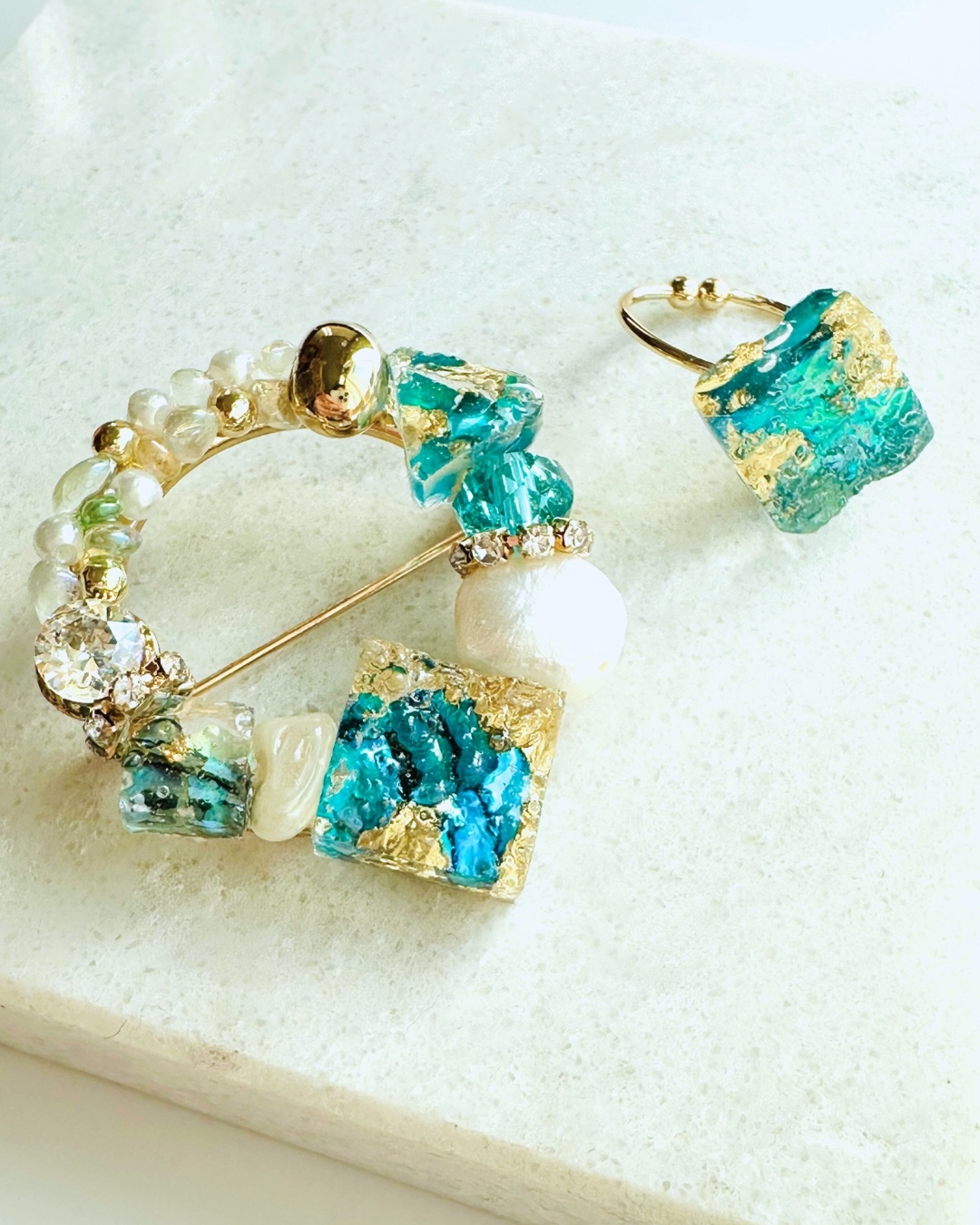 シャカシャカ シェイカー キーホルダー 海 ブルー レジン 丸