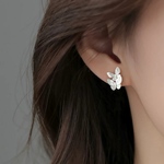 ミニピアス/ノンホールピアス　艶消し　ダブル　蝶々　バタフライ　小ぶり　小さい　新作　普段使い　セカンドピアス　軟骨ピアス
