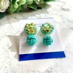 新緑のファルファーレビーズ　国産水引イヤリング　ピアス　約2×3㎝　ビーズ刺繍　ガラス　大人女子　シンプル　上品　浴衣　着物　和風　花火　祭り　緑　グリーン　丸　アレルギー対応　コーティング　国産