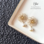 フラワーベージュピアス