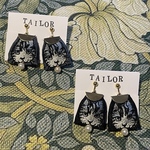 猫のインド刺繍イヤリング（サバトラ）