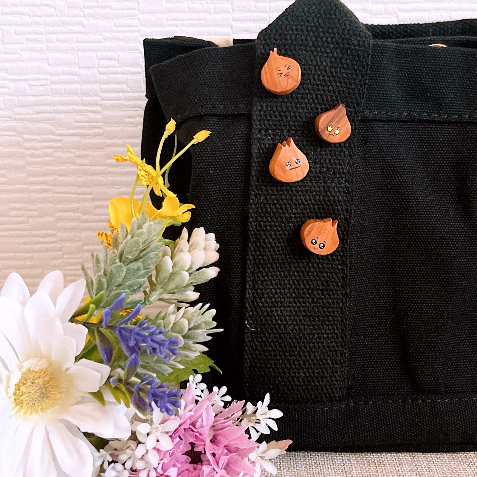 木のたまねぎ🧅 キャラクターピンバッジ 屋久杉 - Kariko Style 木工部