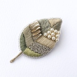葉っぱ刺繍ブローチ