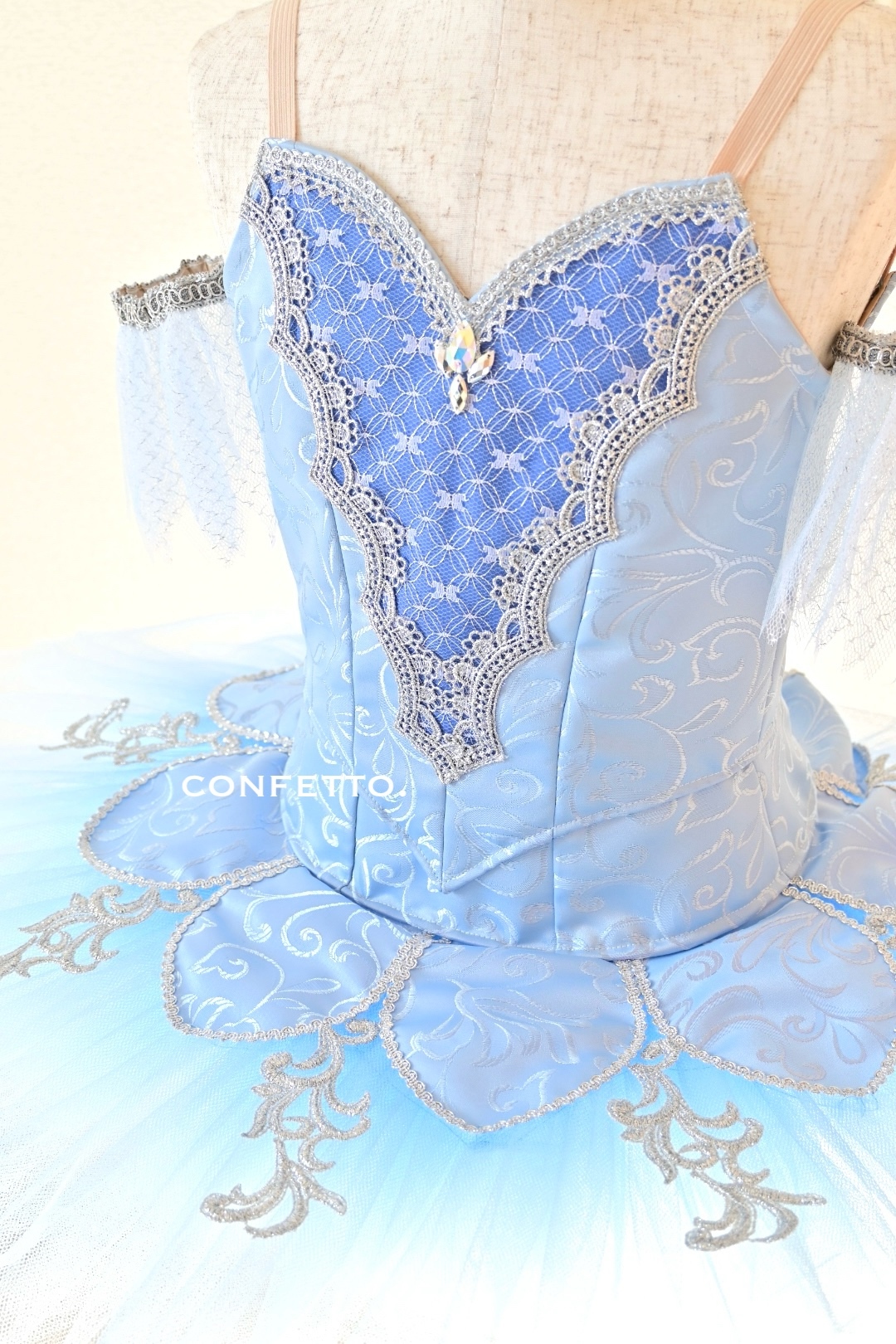 バレエ衣装 3号（120〜130前後） 衣装＋腕飾り 水色 ブルー - confetto
