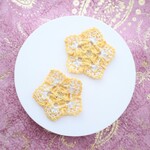 かぎ針編みの花モチーフ 薄黄色・星形《金具の取り付けok! ピアス・イヤリング・ブローチ・ヘアピン・ヘアゴム・アクセサリー・装飾・アート/typeB star-series yellow》