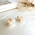 ほんのりピンク桜ピアス  チタン ステンレス イヤリング 樹脂 ノンホール 貼るピアス