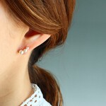 痛くないイヤリング☆グラデーションパールのシンプルカーブラインイヤリング/203/金属アレルギー対応