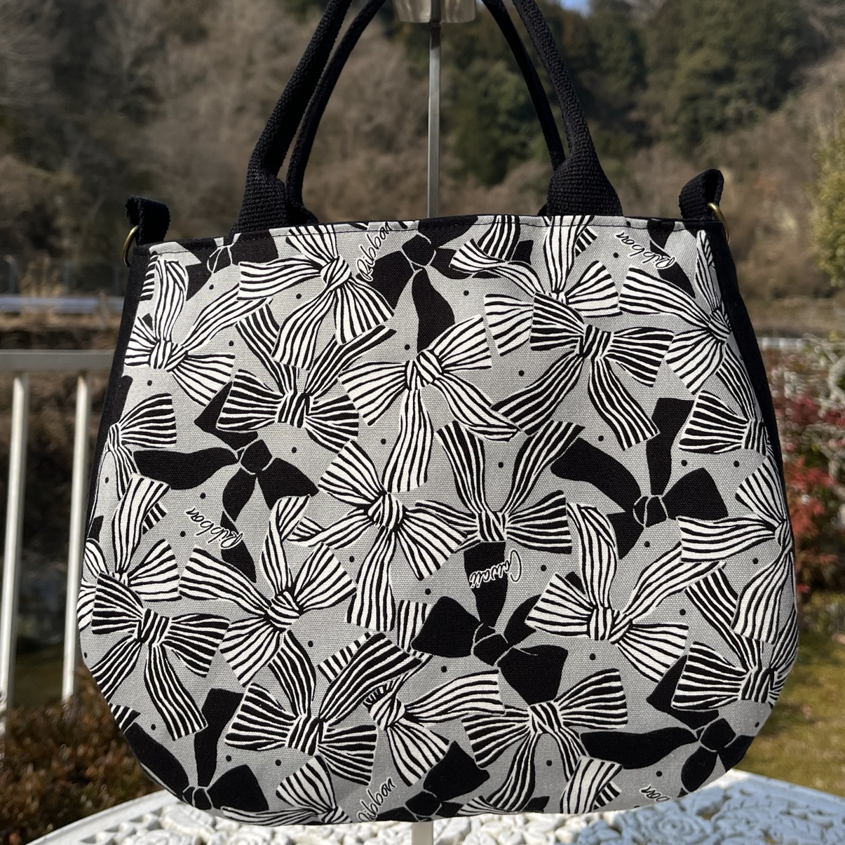 再販4）トートバッグ 豪華刺繍生地 黒帆布生地 ブラック