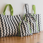 入園　入学　入園準備　入園入学2026　入園入学　入学グッズ　レッスンバッグ　お着替え袋　上履き入れ　巾着　コップ入れ　保育園　男の子　女の子　うねうね　ストライプ　個性的　4点　園バッグ 黒