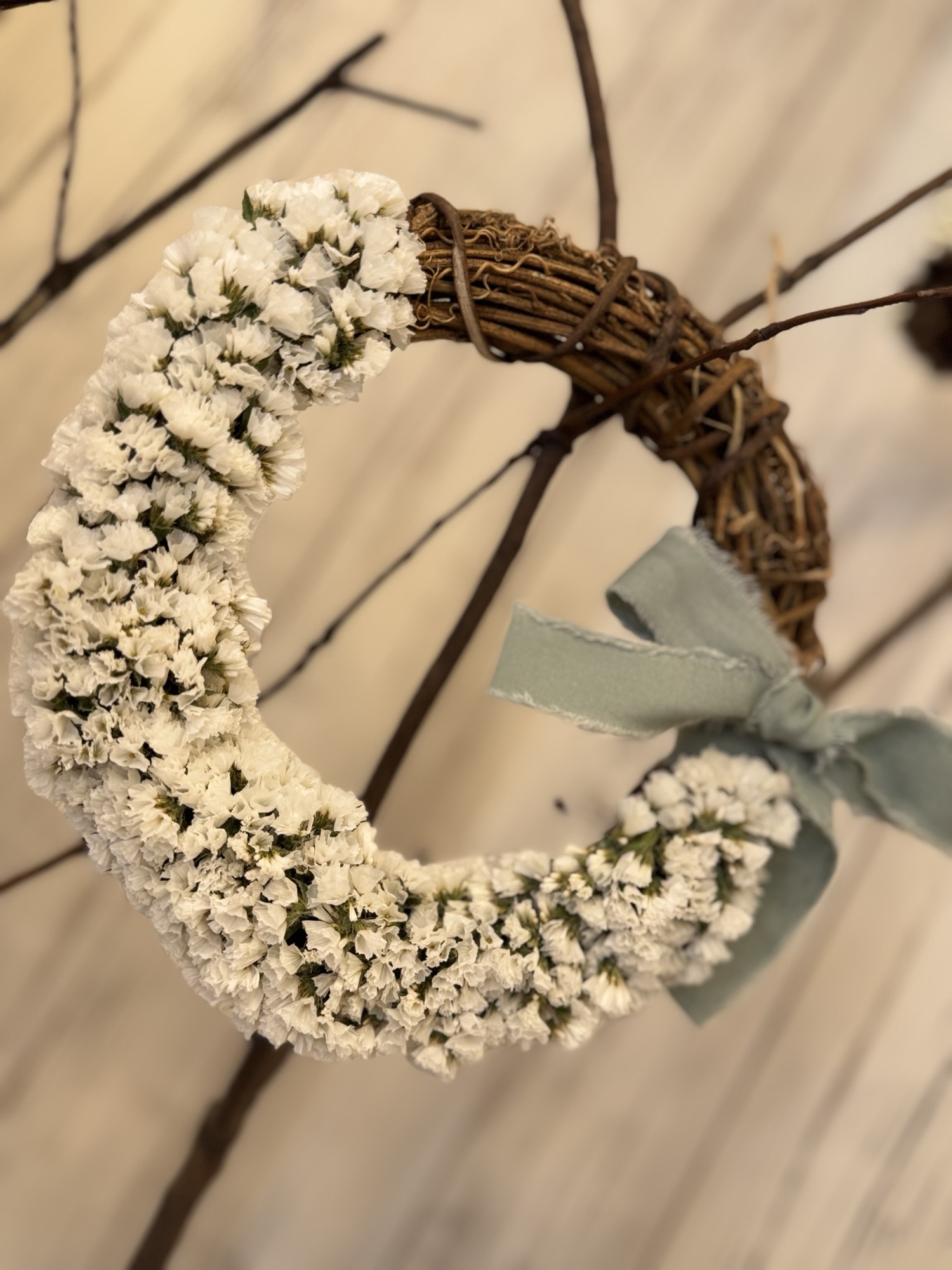 ドライフラワーリース　～Baby’s Breath～　ハンドメイド・オーダー 新作のリースやスワッグを店頭に並べました🕊️ シンプル
